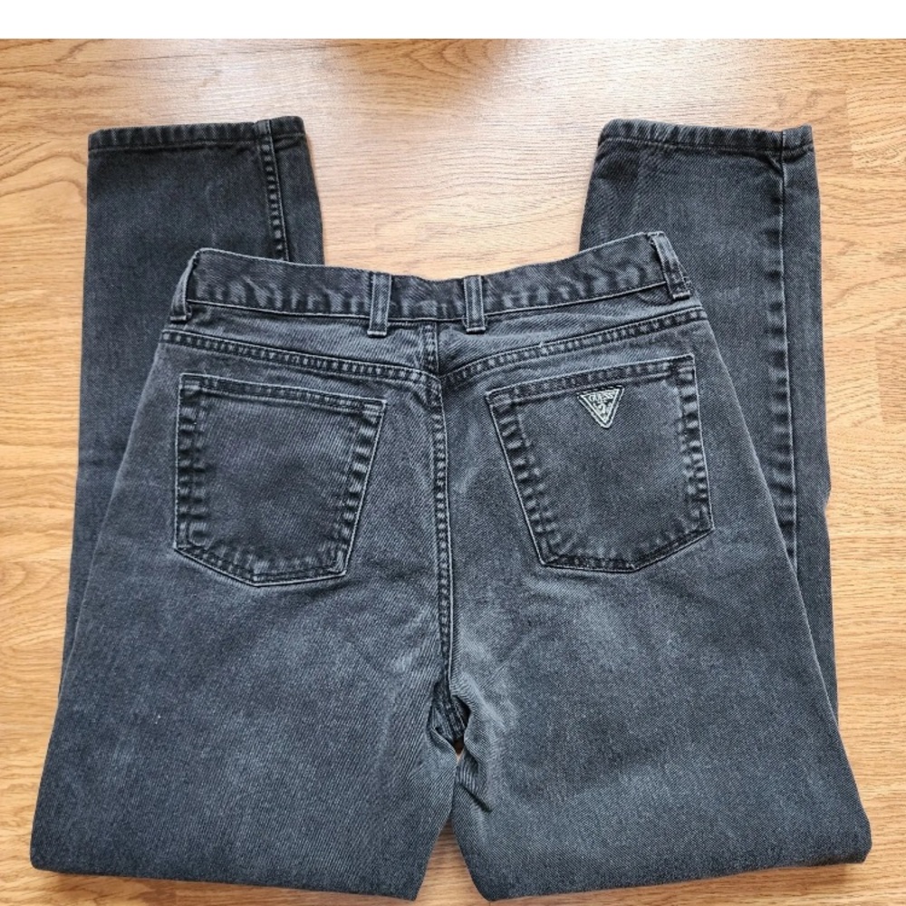 Vintage 90s women’s Guess jeans size 28.